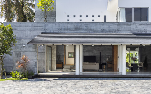 Touch House / MyAn Architects - Exterior Photography, Concrete, Courtyard