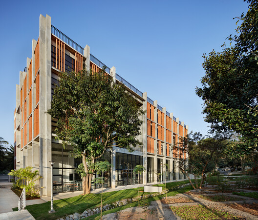 Euro School Banerghatta / Vijay Gupta Architects (VGA)  - Image 6 of 38