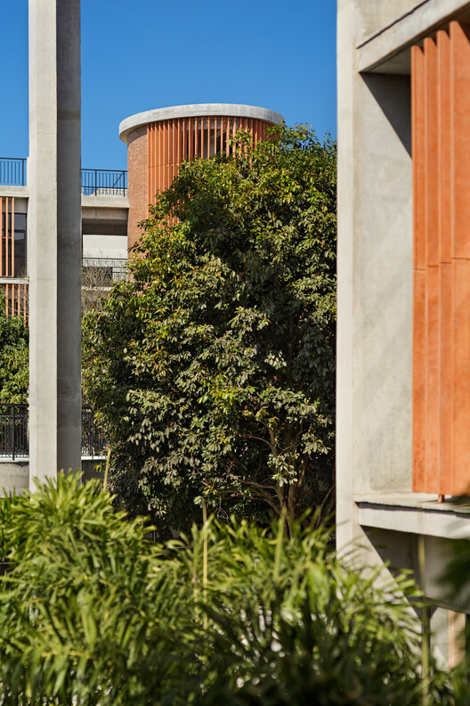 Euro School Banerghatta / Vijay Gupta Architects (VGA)  - Image 11 of 38