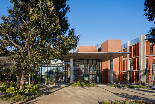 Euro School Banerghatta / Vijay Gupta Architects (VGA)  - Image 8 of 38