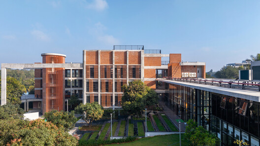 Euro School Banerghatta / Vijay Gupta Architects (VGA)