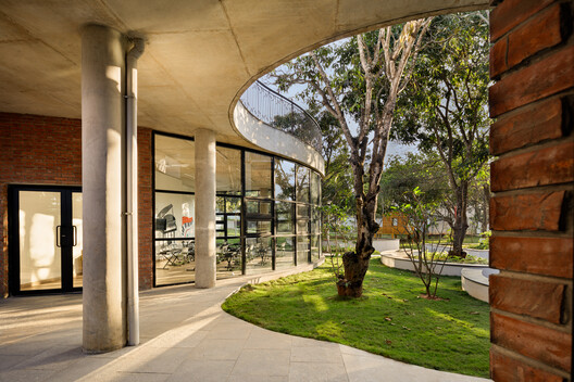 Euro School Banerghatta / Vijay Gupta Architects (VGA)  - Image 15 of 38