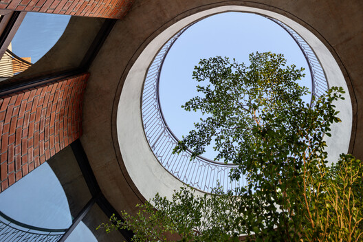 Euro School Banerghatta / Vijay Gupta Architects (VGA)  - Image 22 of 38