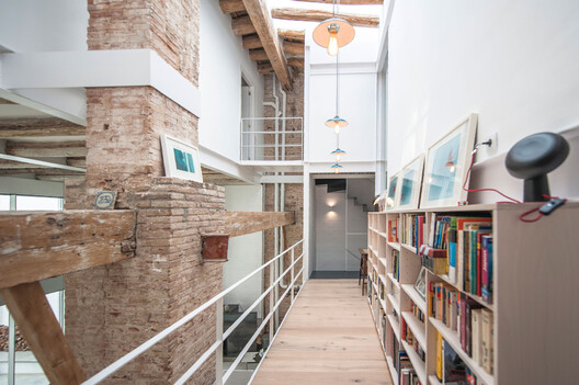 Beyond the Dropped Ceiling: 10 Interior Projects for Making Services and Conduits Part of the Architecture - Image 21 of 40