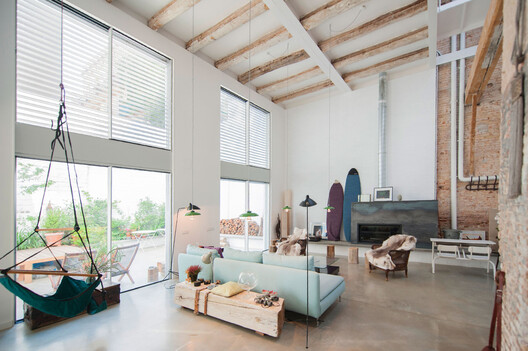 Beyond the Dropped Ceiling: 10 Interior Projects for Making Services and Conduits Part of the Architecture - Image 13 of 40