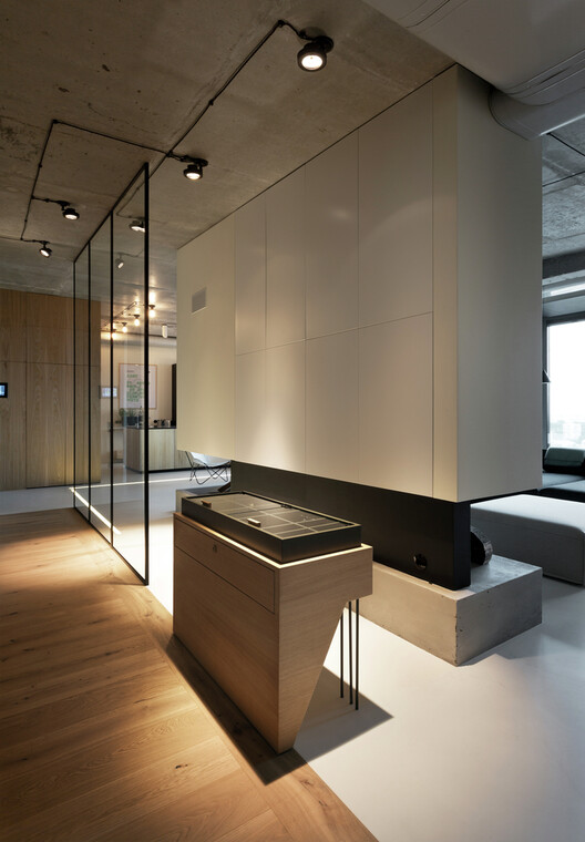 Beyond the Dropped Ceiling: 10 Interior Projects for Making Services and Conduits Part of the Architecture - Image 34 of 40