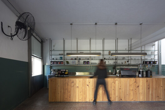 Beyond the Dropped Ceiling: 10 Interior Projects for Making Services and Conduits Part of the Architecture - Image 17 of 40