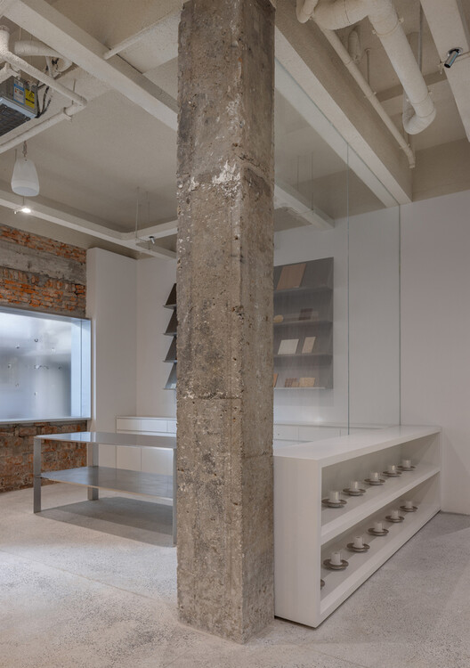 Beyond the Dropped Ceiling: 10 Interior Projects for Making Services and Conduits Part of the Architecture - Image 20 of 40