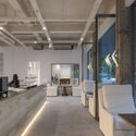 Beyond the Dropped Ceiling: 10 Interior Projects for Making Services and Conduits Part of the Architecture - Imagen 2 de 4