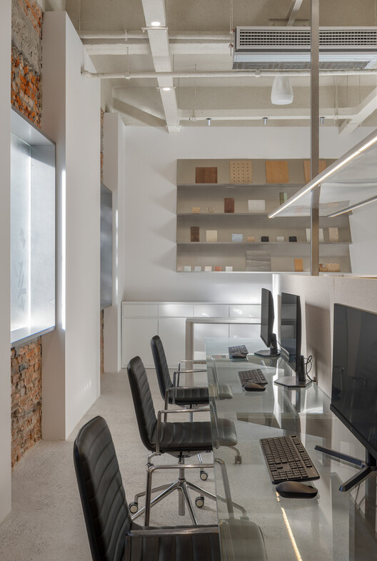 Beyond the Dropped Ceiling: 10 Interior Projects for Making Services and Conduits Part of the Architecture - Image 25 of 40