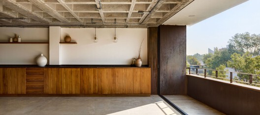 Beyond the Dropped Ceiling: 10 Interior Projects for Making Services and Conduits Part of the Architecture - Image 16 of 40