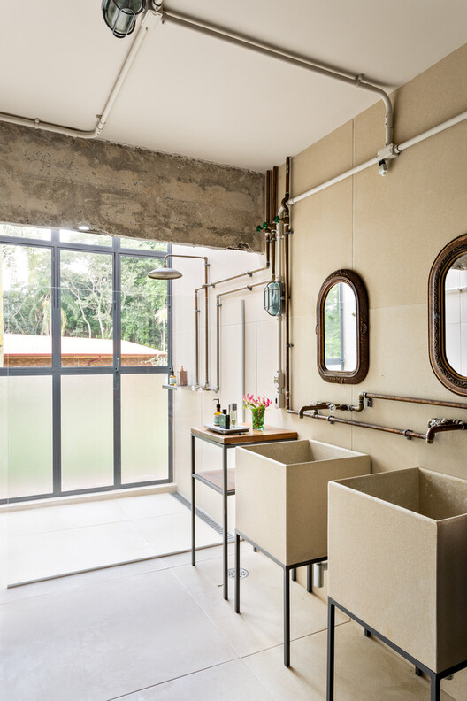 Beyond the Dropped Ceiling: 10 Interior Projects for Making Services and Conduits Part of the Architecture - Image 40 of 40