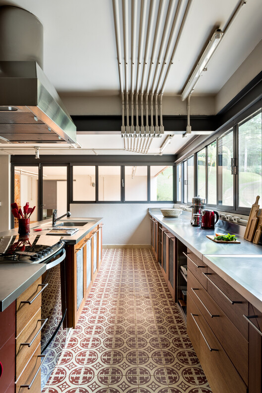 Beyond the Dropped Ceiling: 10 Interior Projects for Making Services and Conduits Part of the Architecture - Image 39 of 40