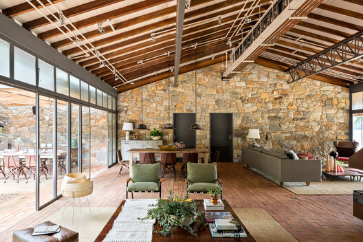 Beyond the Dropped Ceiling: 10 Interior Projects for Making Services and Conduits Part of the Architecture - Image 36 of 40
