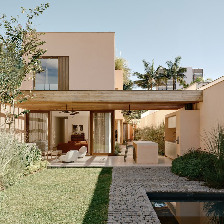 Casa Praça / Felipe Hess Arquitetos - Fotografia de Exterior, Casas, Jardim, Balcão