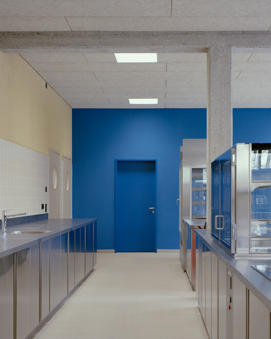 Bachgraben Public Pool Restaurant / MET Architects - Interior Photography, Kitchen, Glass