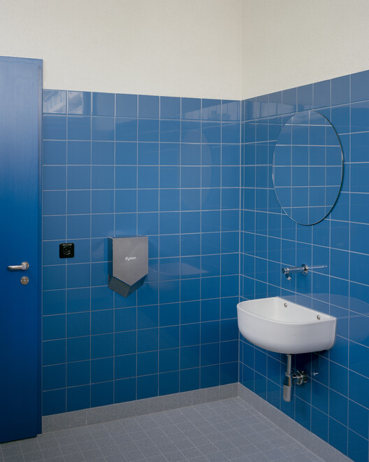 Bachgraben Public Pool Restaurant / MET Architects - Interior Photography, Bathroom, Sink