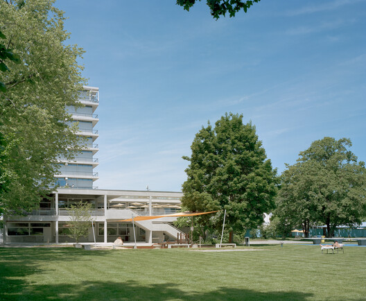 Bachgraben Public Pool Restaurant / MET Architects - Image 6 of 43