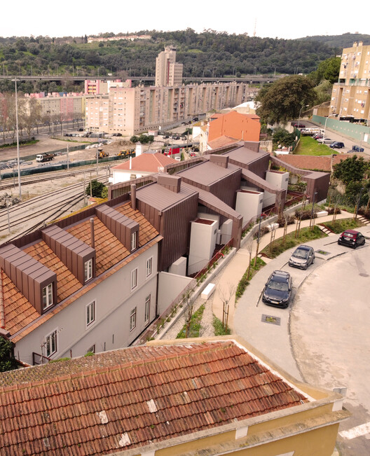 Montisnava Residential Building / António Costa Lima Arquitectos - Image 8 of 43