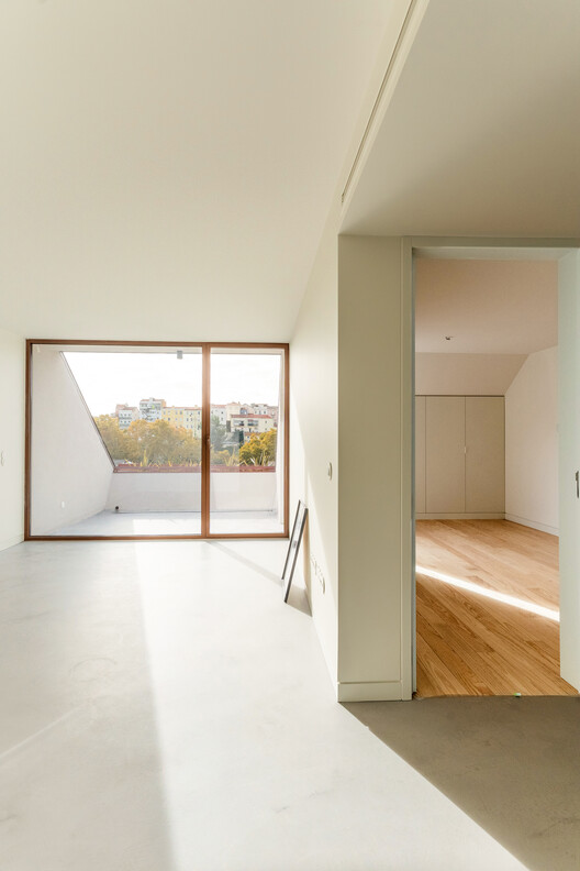 Montisnava Residential Building / António Costa Lima Arquitectos - Image 22 of 43