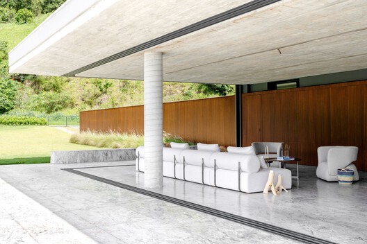 One-Wall House / Gabriela Casagrande arquitetura + Suna Arquitetura - Interior Photography, Wood, Concrete