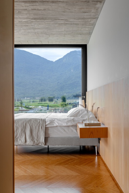 One-Wall House / Gabriela Casagrande arquitetura + Suna Arquitetura - Interior Photography, Bedroom, Wood, Bed