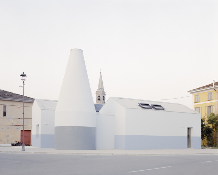 Escuela Infantil San Giacomo delle Segnate / Archiplanstudio - Kindergarten