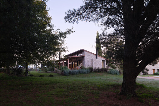 Marayui House / PBS arquitectos - Exterior Photography, Door, Garden