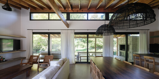 Marayui House / PBS arquitectos - Interior Photography, Wood, Table, Lighting, Chair, Beam