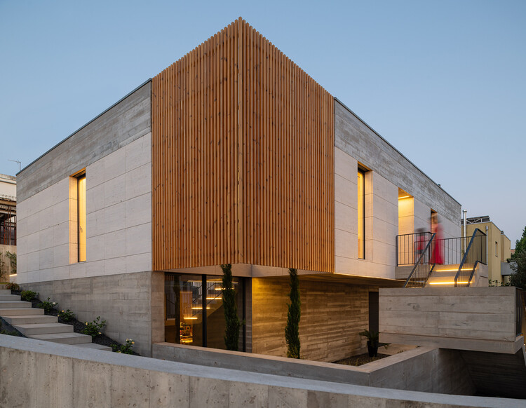 Casa NM / CFDS Architecture - Fotografia de Exterior, Madeira, Escada
