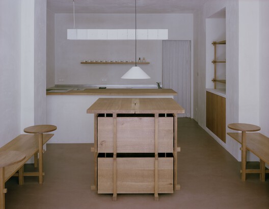 KURA-GE Coffee Shop / Moyésoa + Rémy Aznar