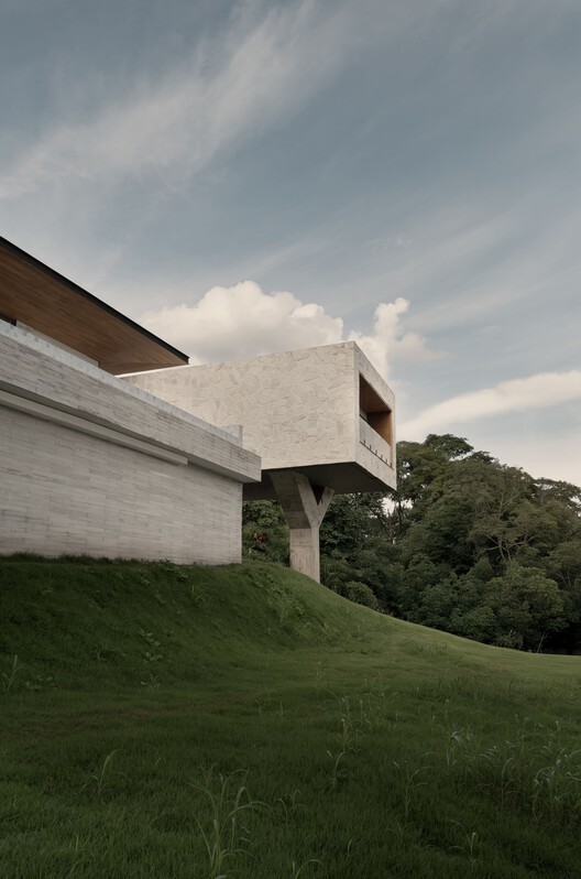 Assais House / Riccioppo Arquitetura - Image 10 of 19