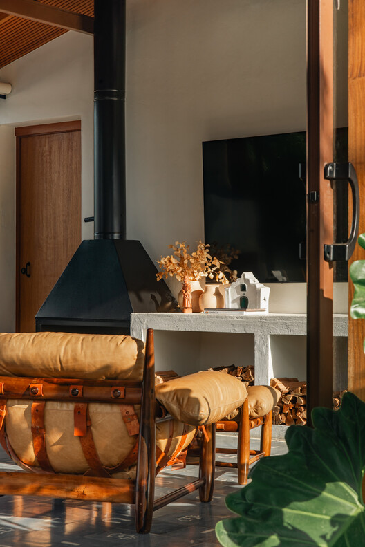 Haras Entrevero / Estúdio Mangava - Fotografía interior, Madera, Iluminación, Sillas