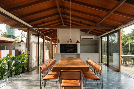 Haras Entrevero / Estúdio Mangava - Fotografía interior, Madera, Mesas, Sillas, Fijación Vigas, Vidrio