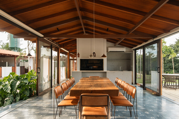 Haras Entrevero / Estúdio Mangava - Fotografía interior, Madera, Mesas, Sillas, Fijación Vigas, Vidrio