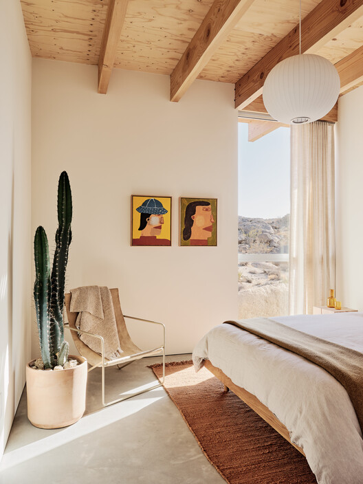 High Desert House / Ryan Leidner Architecture - Interior Photography, Bedroom, Chair, Bed