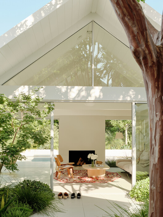 Twin Gable House / Ryan Leidner Architecture - Interior Photography, Wood, Garden, Patio, Courtyard