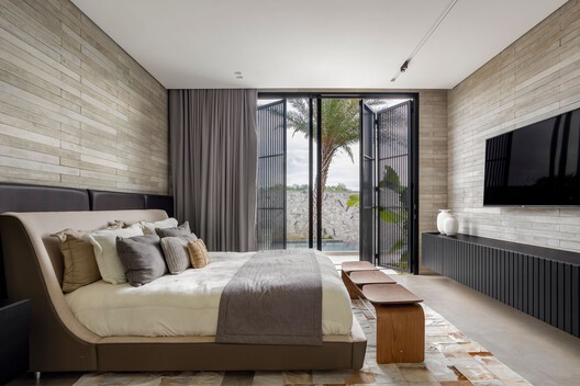 JK House / João de Barro Arquitetura - Interior Photography, Bedroom, Wood, Bed, Lighting