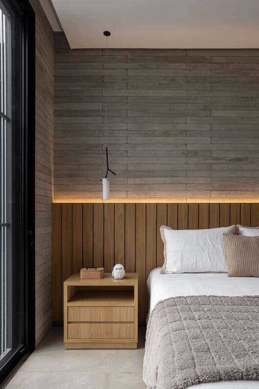 JK House / João de Barro Arquitetura - Interior Photography, Bedroom, Wood, Lighting, Bed