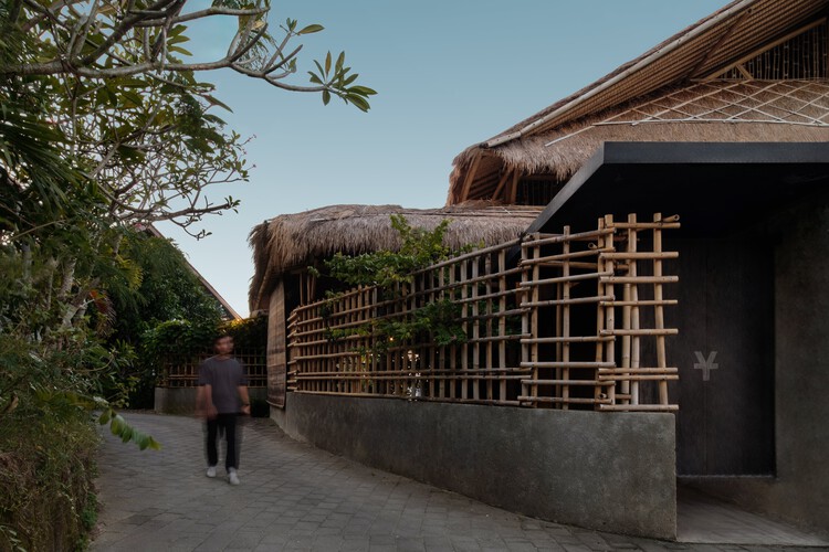 Yuki - Uluwatu / Studio Tanama - Exterior Photography