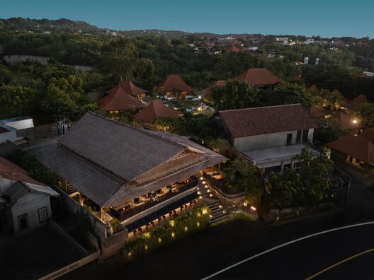 Yuki - Uluwatu / Studio Tanama - Exterior Photography