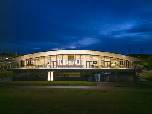 Foster + Partners Redesigns Manchester United’s Carrington Training Complex - Image 2 of 6