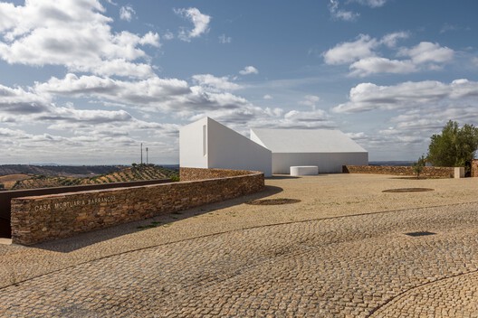 Barrancos Mortuary / Mesa Atelier - Image 9 of 32