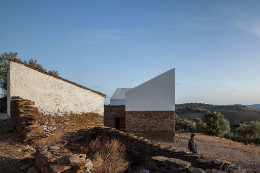 Barrancos Mortuary / Mesa Atelier - Image 10 of 32