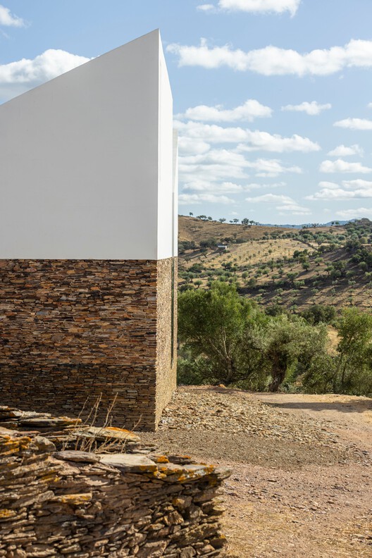 Barrancos Mortuary / Mesa Atelier - Image 14 of 32