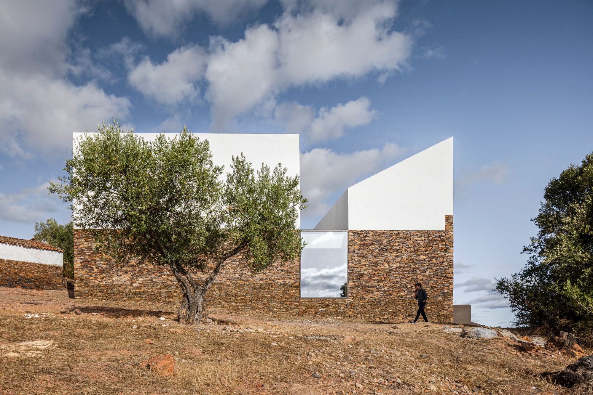 Mortuaria de Barrancos House / Mesa Atelier