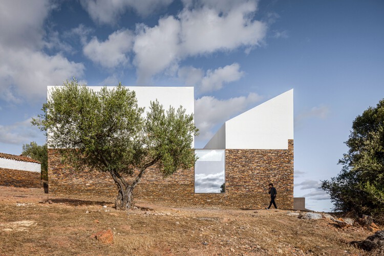 Casa Mortuária de Barrancos   / Mesa Atelier - Cemitério