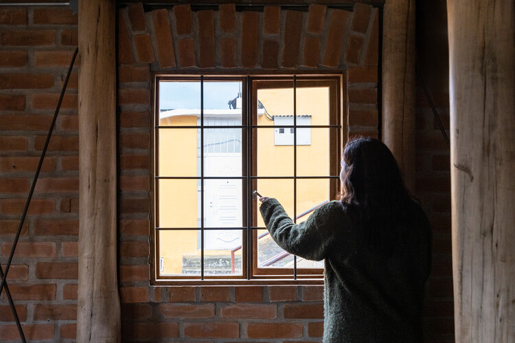 Casa en La Vicentina / Al Borde - Fotografía interior, Madera, Ladrillo, Vidrio
