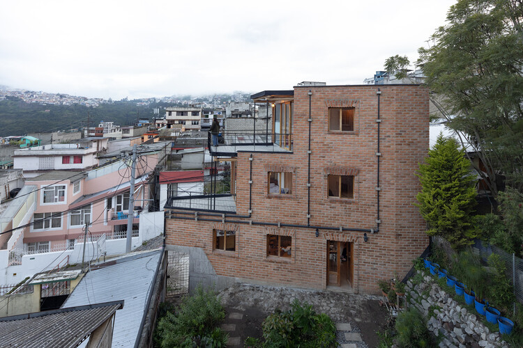 Casa em La Vicentina / Al Borde - Fotografia de Exterior, Casas, Balcão, Escada, Corrimão