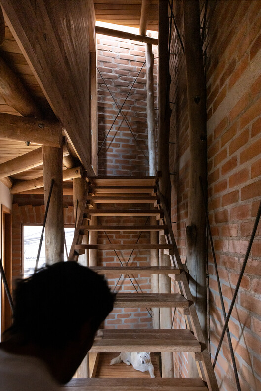 Casa en La Vicentina / Al Borde - Fotografía interior, Madera, Escaleras, Fijación Vigas